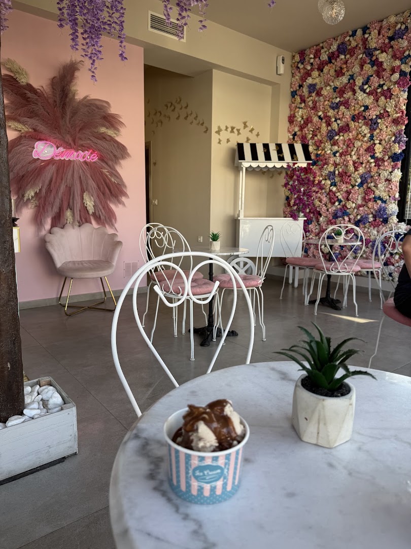 Demode Sweets - Loukoumades, Gelato, Waffles & Coffee · Φωτογραφίες 8