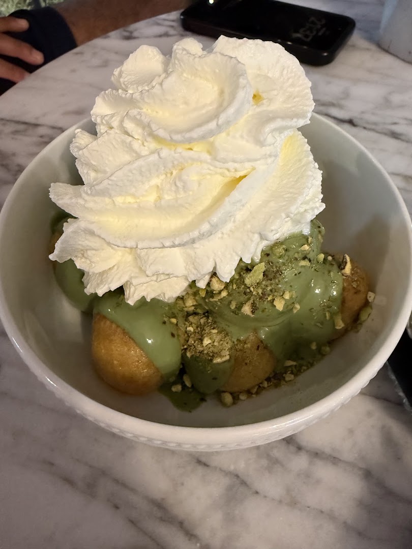 Demode Sweets - Loukoumades, Gelato, Waffles & Coffee · Φωτογραφίες 7