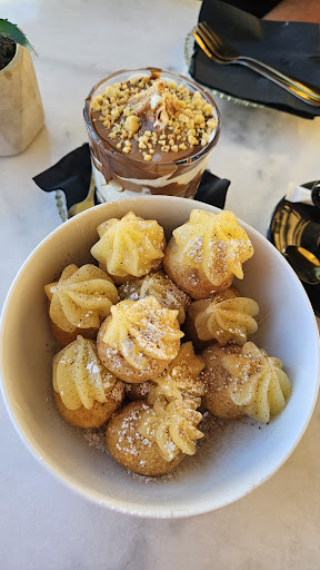 Demode Sweets - Loukoumades, Gelato, Waffles & Coffee · Φωτογραφίες 29