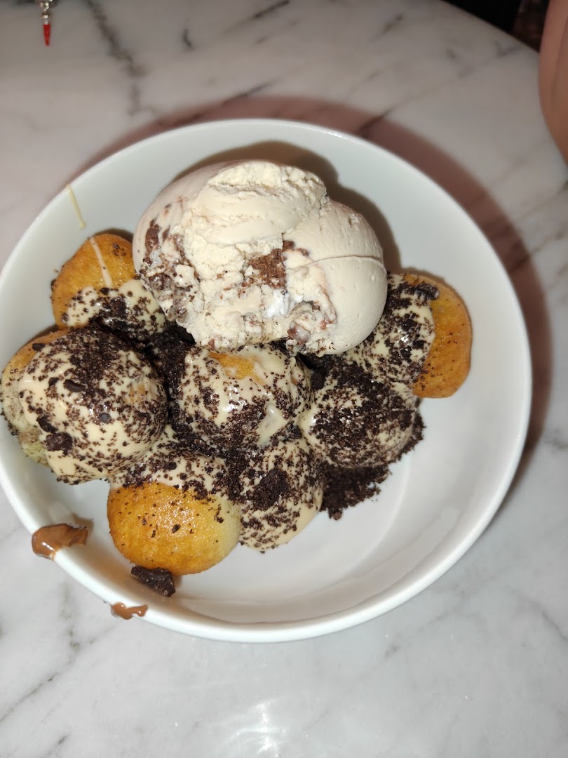 Demode Sweets - Loukoumades, Gelato, Waffles & Coffee · Φωτογραφίες 9