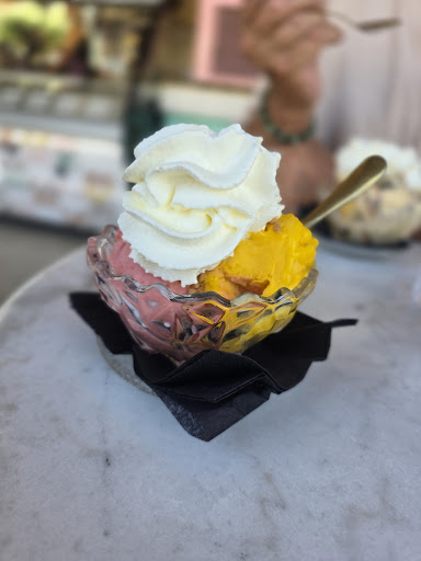Demode Sweets - Loukoumades, Gelato, Waffles & Coffee · Φωτογραφίες 23