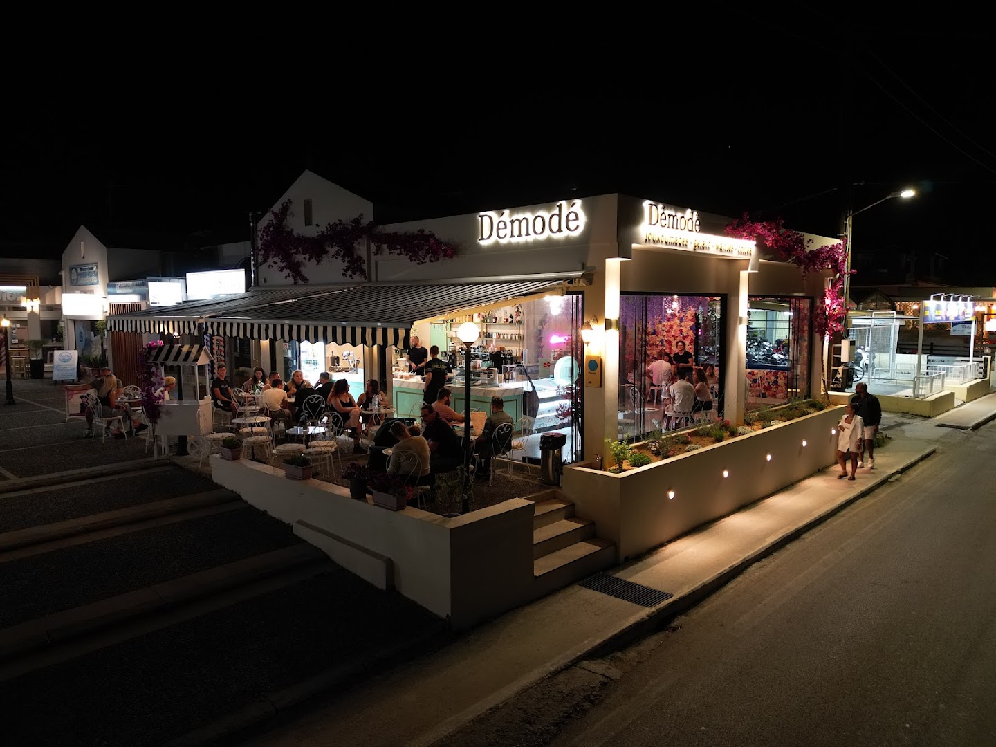 Demode Sweets - Loukoumades, Gelato, Waffles & Coffee · Φωτογραφίες 2