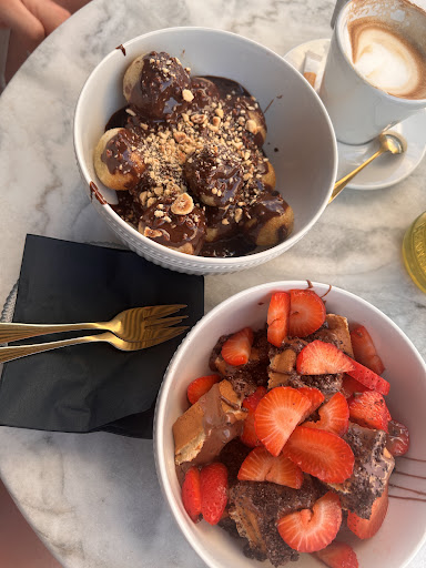 Demode Sweets - Loukoumades, Gelato, Waffles & Coffee · Φωτογραφίες 26