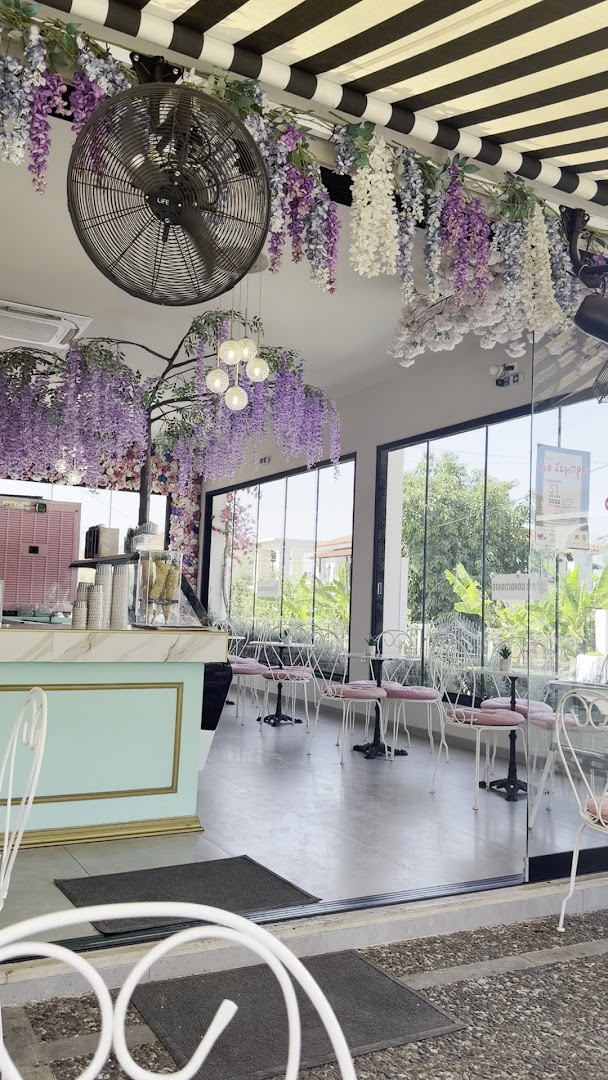Demode Sweets - Loukoumades, Gelato, Waffles & Coffee · Φωτογραφίες 17