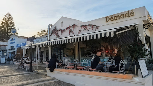 Demode Sweets - Loukoumades, Gelato, Waffles & Coffee · Φωτογραφίες 18