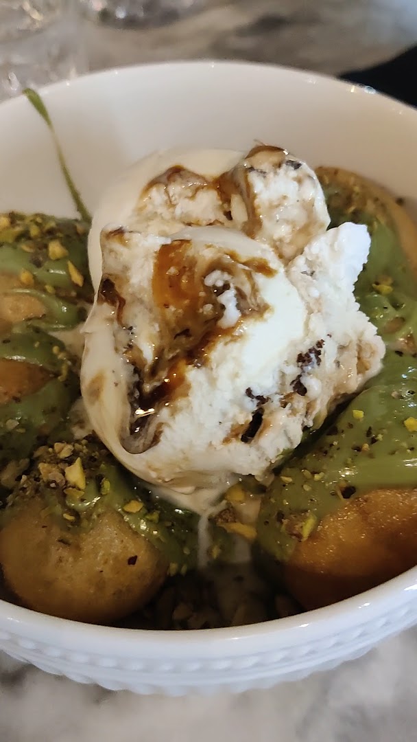 Demode Sweets - Loukoumades, Gelato, Waffles & Coffee · Φωτογραφίες 16