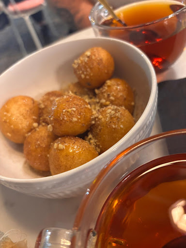 Demode Sweets - Loukoumades, Gelato, Waffles & Coffee · Φωτογραφίες 24