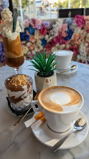 Demode Sweets - Loukoumades, Gelato, Waffles & Coffee · Φωτογραφίες 28