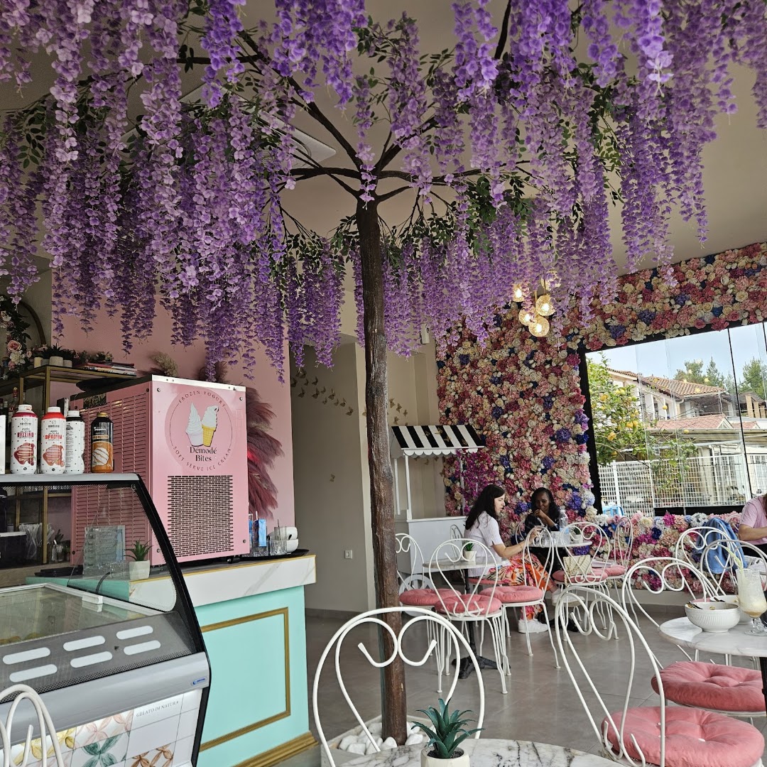Demode Sweets - Loukoumades, Gelato, Waffles & Coffee · Φωτογραφίες 3