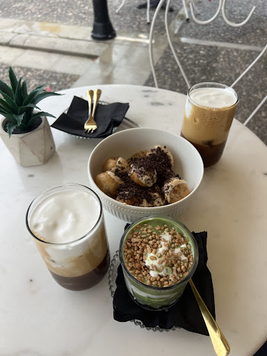 Demode Sweets - Loukoumades, Gelato, Waffles & Coffee · Φωτογραφίες 20