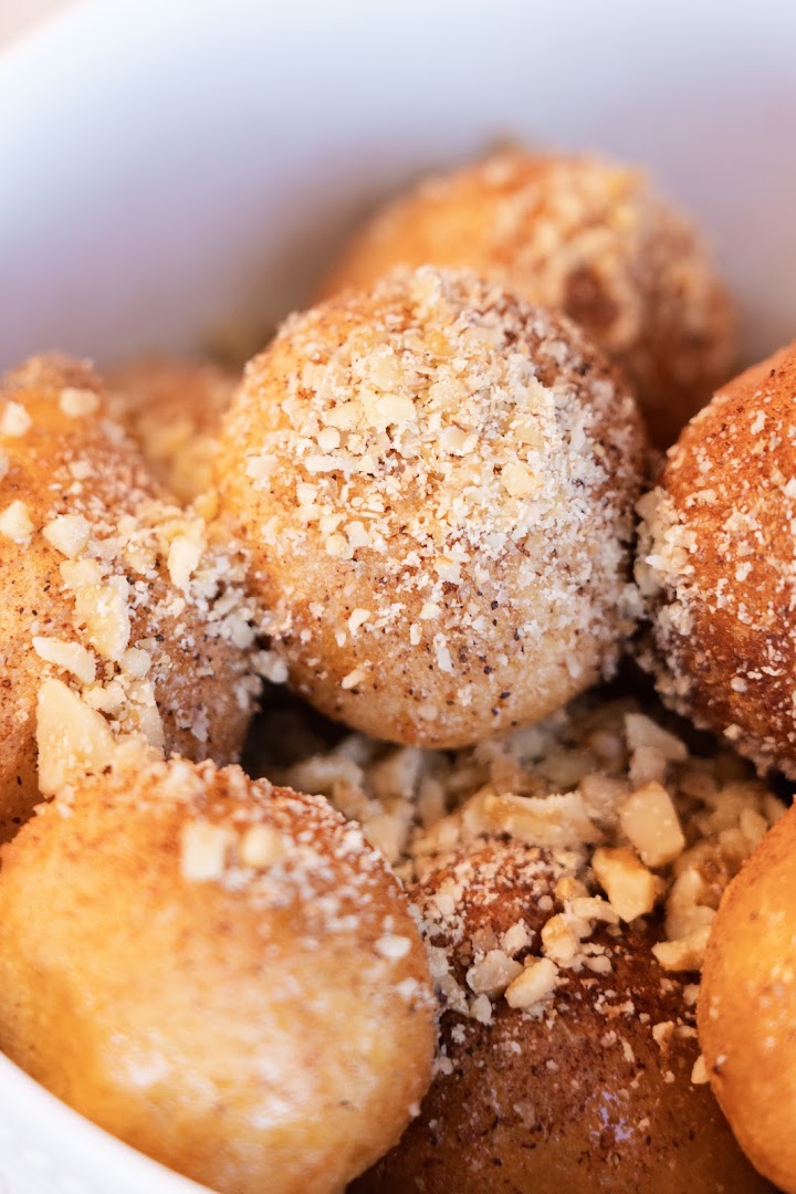 Demode Sweets - Loukoumades, Gelato, Waffles & Coffee · Φωτογραφίες 13